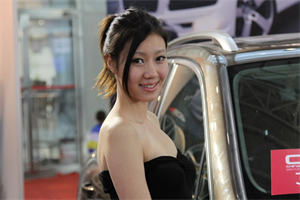 夜游东方明珠：旋转餐厅美食体验